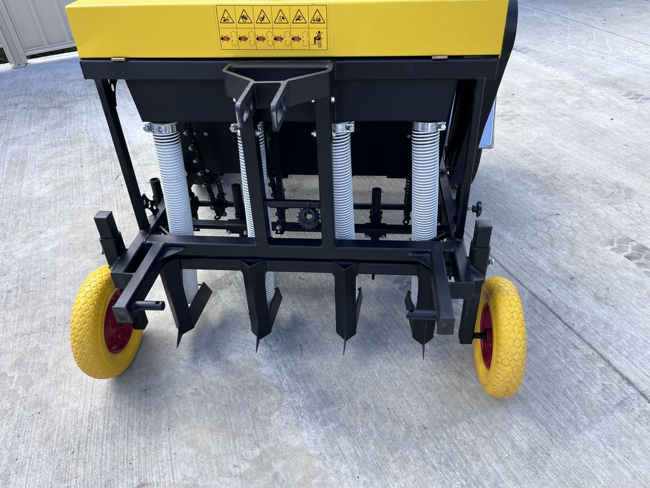 garlic seed planter Renal 4-Row Automatic Garlic Planter - Ground-Driven for 38+ HP Tractors
