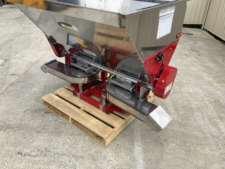 IODD750A Multi Spreader with Side Conveyers Hydraulic Drive